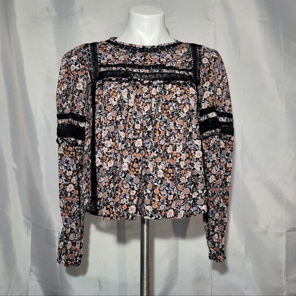 American Eagle Outfitter floral pleated ruffled lace trimming semi crop peasant
